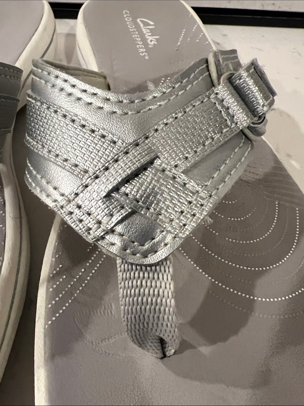 Clarks Cloudstepper women’s thong slip on sandals, size 7 - Picture 7 of 16